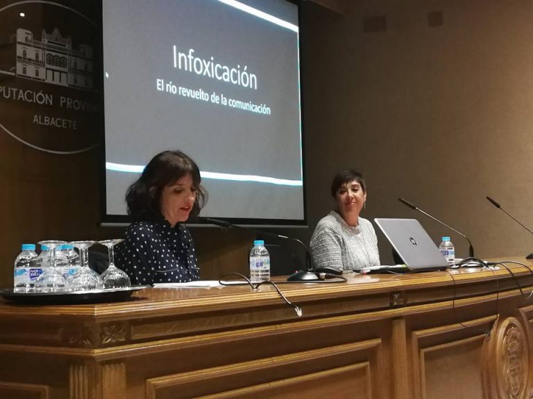NIEVES CONCOSTRINA CONTINÚA CON LAS JORNADAS DE PERIODISMO
