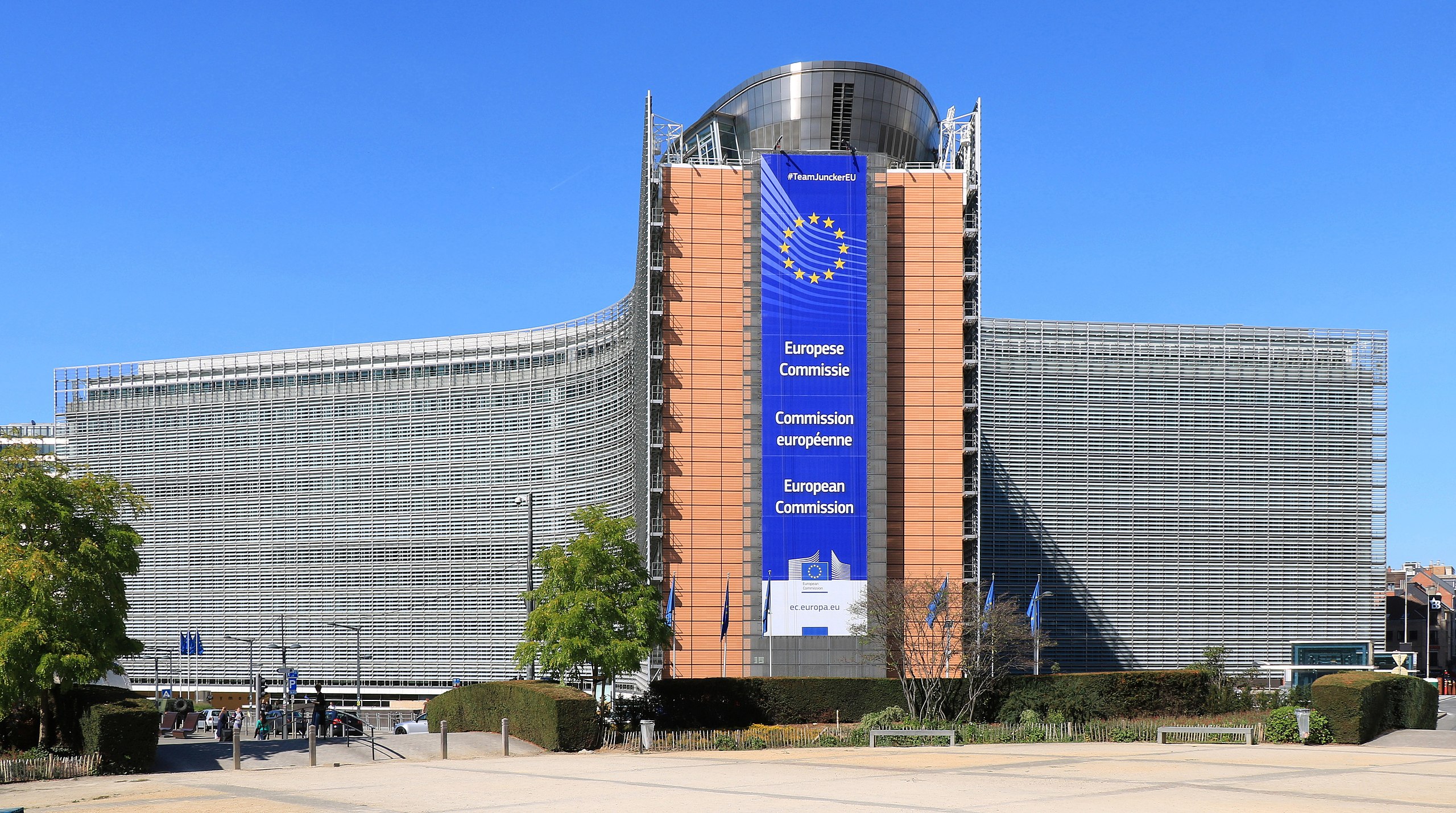 Bruselas lanza un plan de acción para apoyar a los medios de comunicación