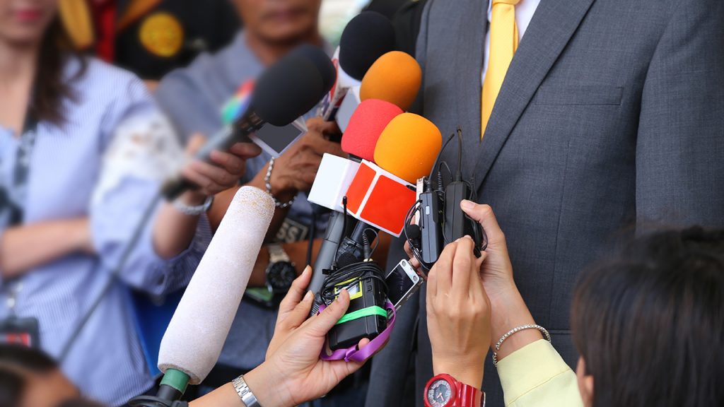 FAPE, APM y APP rechazan que los políticos decidan qué preguntas pueden hacer los periodistas