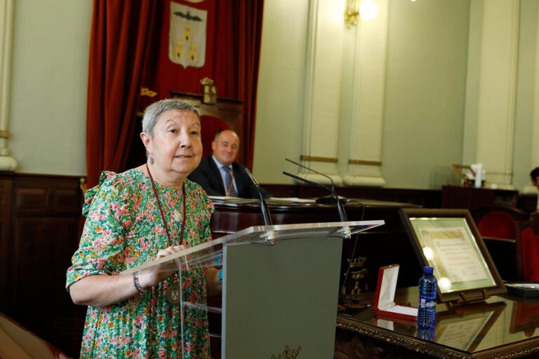 La periodista Rosa Villada fue nombrada Cronista Oficial de la Villa de Albacete en un acto muy emotivo.