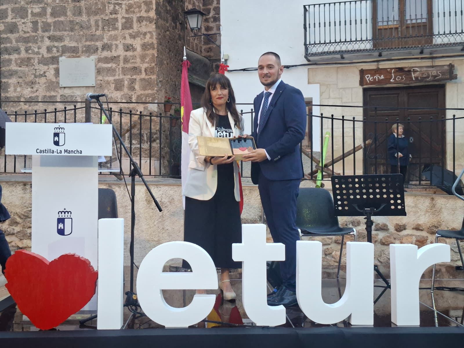 La Asociación de Periodistas de Albacete (APAB) ha recogido un reconocimiento otorgado por el Ayuntamiento de Letur en representación de todos los medios de comunicación y periodistas que desempeñaron su labor informativa durante los días posteriores a la DANA del 29 de octubre de 2024.