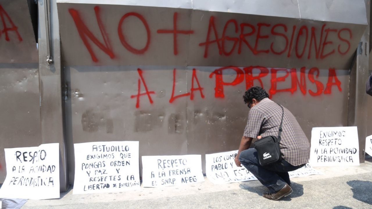 La imagen corresponde a una protesta realizada en mayo de 2018, en la que periodistas de Guerrero exigieron a las autoridades del estado que les dieran garantías de seguridad para ejercer su profesión. (Cuartoscuro) La imagen corresponde a una protesta realizada en mayo de 2018, en la que periodistas de Guerrero exigieron a las autoridades del estado que les dieran garantías de seguridad para ejercer su profesión. (Cuartoscuro)